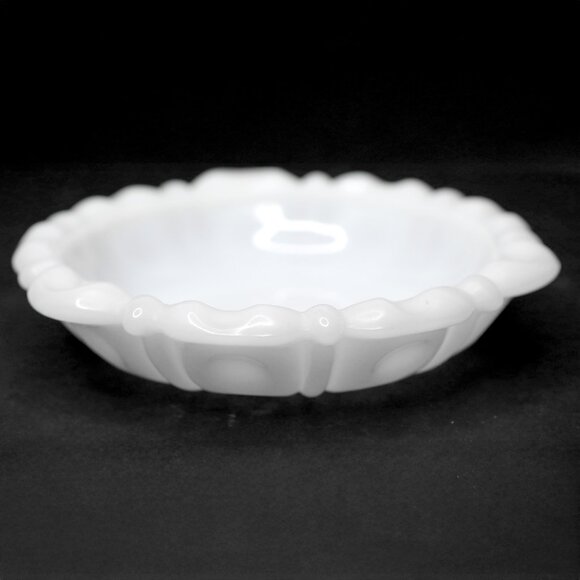 Vintage Anchor Hocking White Milk Glass Thumbprint Round Ashtray MCM - Picture 4 of 10